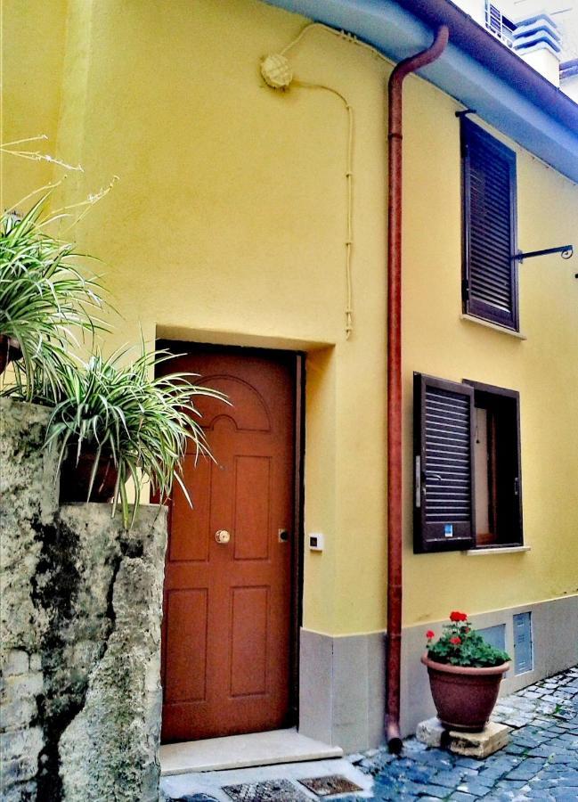 Casetta Nel Centro Storico Norma Exterior photo